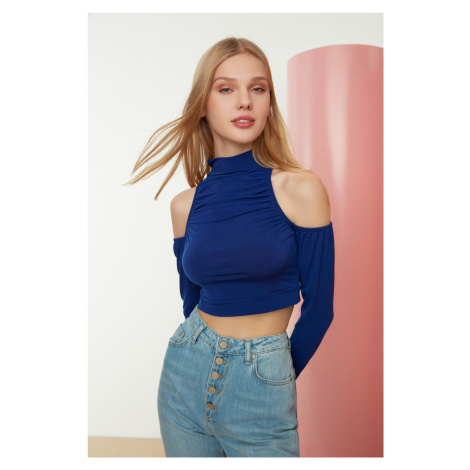 Trendyol Saks Cut-Out Detailed Fitted/Situated Crop, Stand-Up Collar Flexible Knitted Blouse