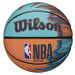 WILSON NBA DRV PRO STREAK BALL Barevná