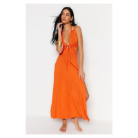 Trendyol oranžové maxi pletené plážové šaty s hlubokým výstřihem na zádech