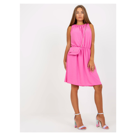 Růžové šaty jedné velikosti ke kolenům Fashionhunters