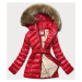 Lesklá červená zimní bunda s mechovitým kožíškem (W674)