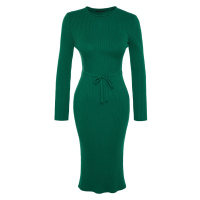 Trendyol Smaragdově zelené midi pletené šaty