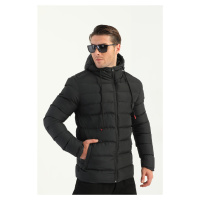 River Club Pánský černý nafukovací zimní kabát s podšívkou s kapucí a větruodolným.