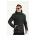 River Club Pánský černý nafukovací zimní kabát s podšívkou s kapucí a větruodolným.