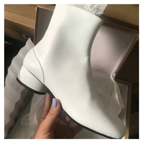 Kožené kotníkové boty na podpatku