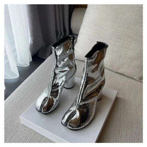 Kožené kotníkové boty na podpatku