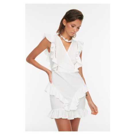 Trendyol Bílé volánkové detailní plážové šaty
