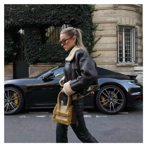 Krátká dámská koženková bunda ve stylu biker s kožešinovou podšívkou