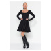 Trendyol černá sukně se čtvercovým výstřihem s volánkovým pasem vypasovaná mini pletené mini šat