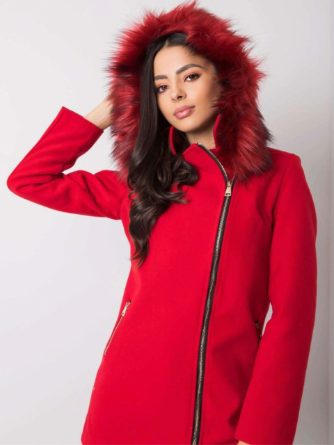 Krátký kabát s kapucí v nepřehlédnutelné červené