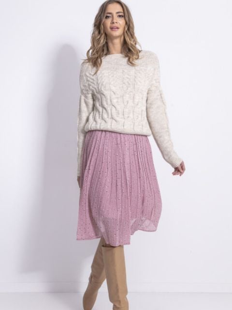 Něžný ženský outfit s mohérovým svetrem