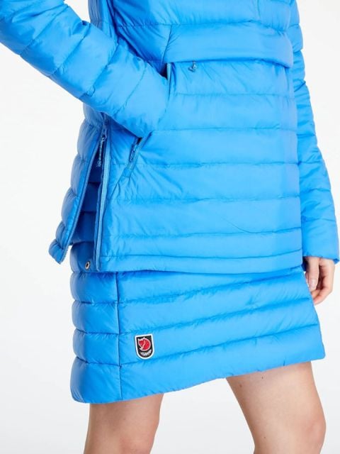 Lehká péřová zimní bunda přes hlavu v trendy modré