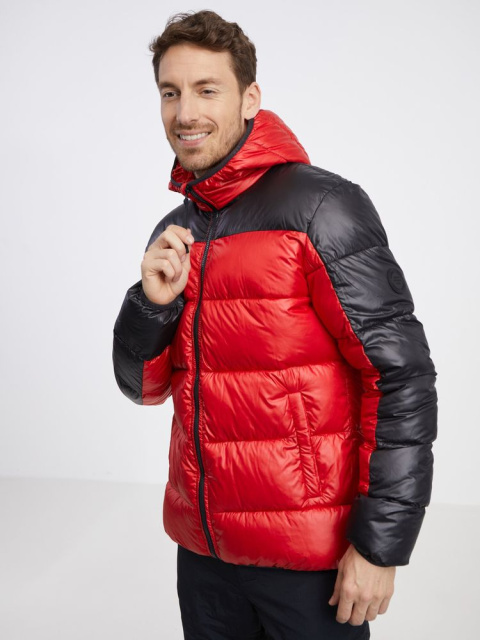 Zimní pohodlí s barvami: trendy prošívaná bunda pro muže