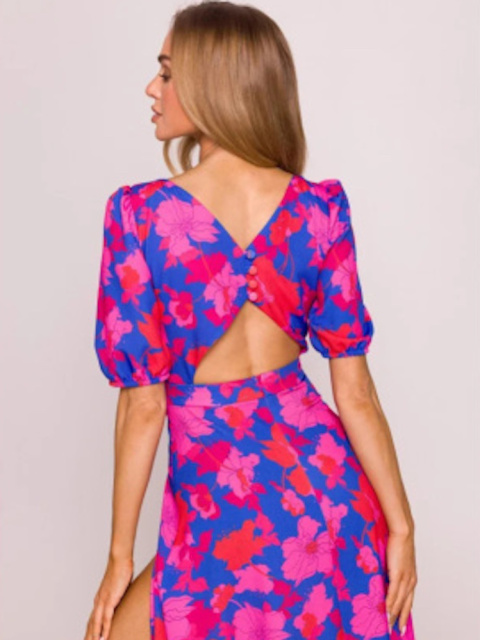 Šaty s krátkým rukávem a holými zády